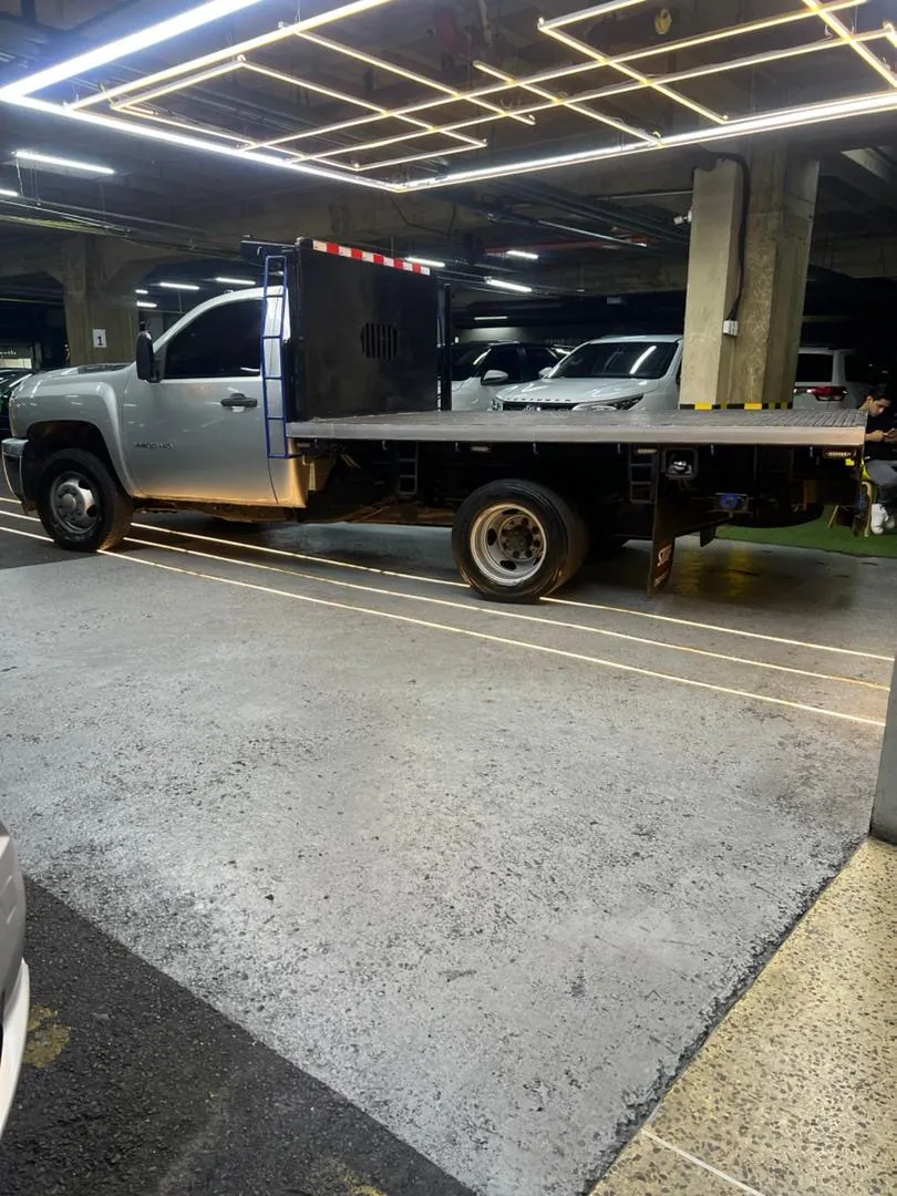 Chevrolet 3500 HD 2011 Plateado Caracas