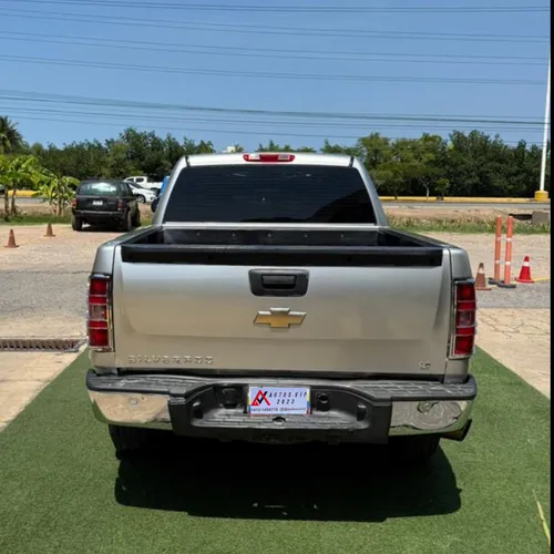 Chevrolet Silverado LT 2011 Gris Lechería