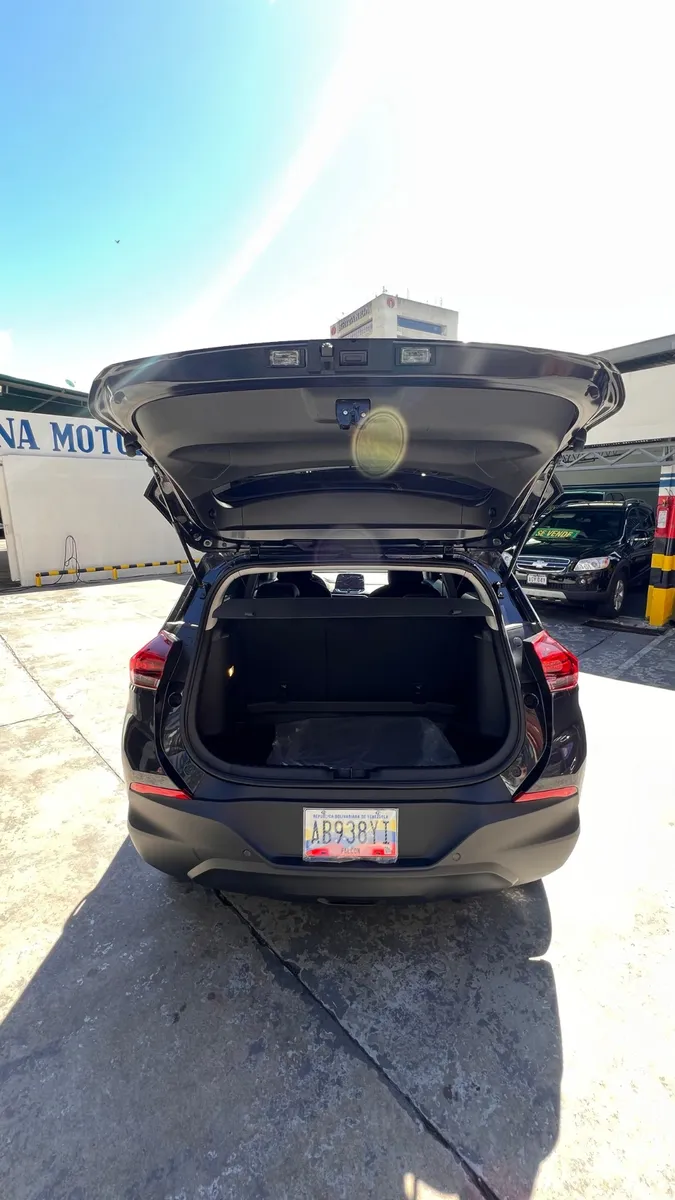 Chevrolet Tracker GL 2024 Gris Caracas