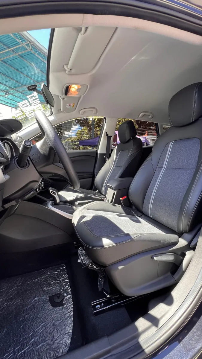 Chevrolet Tracker GL 2024 Gris Caracas