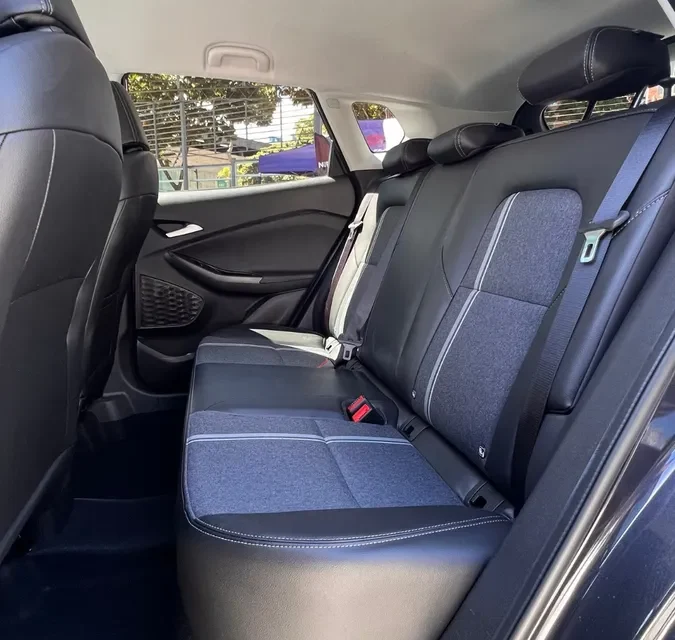 Chevrolet Tracker GL 2024 Gris5