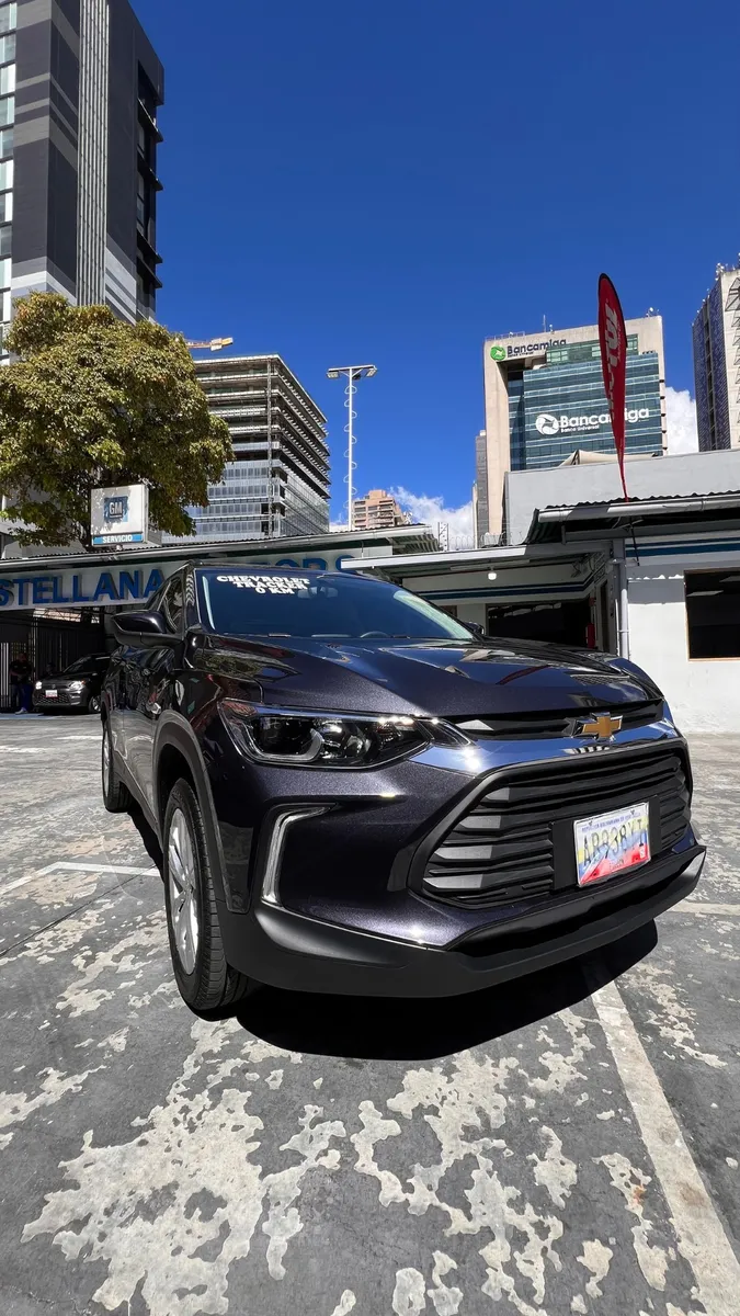 Chevrolet Tracker GL 2024 Gris Caracas