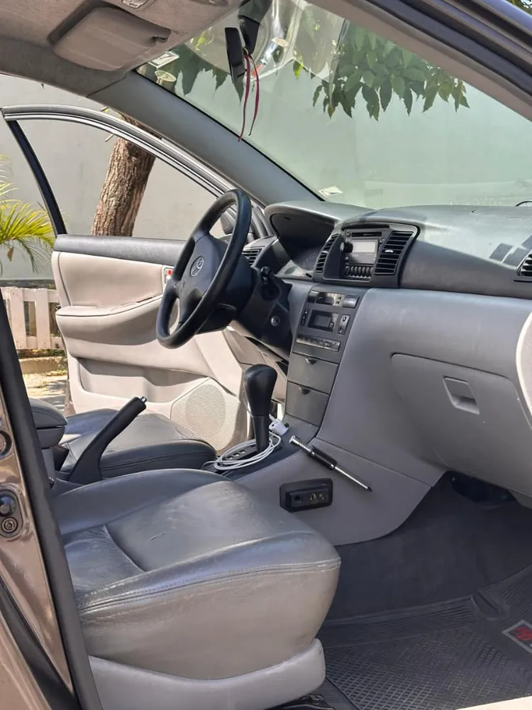 Toyota Corolla GLI 2004 Gris Caracas
