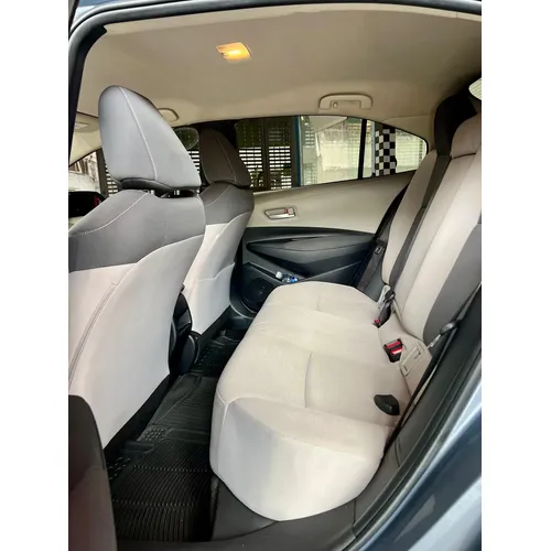 Toyota Corolla LE 2021 Gris Caracas