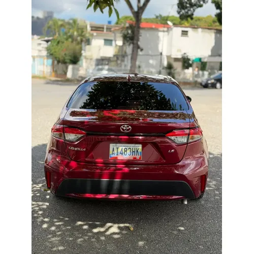Toyota Corolla LE 2023 Rojo Caracas
