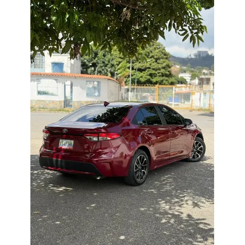 Toyota Corolla LE 2023 Rojo Caracas