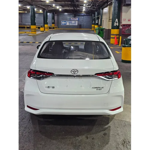 Toyota Corolla 2025 Blanco Caracas