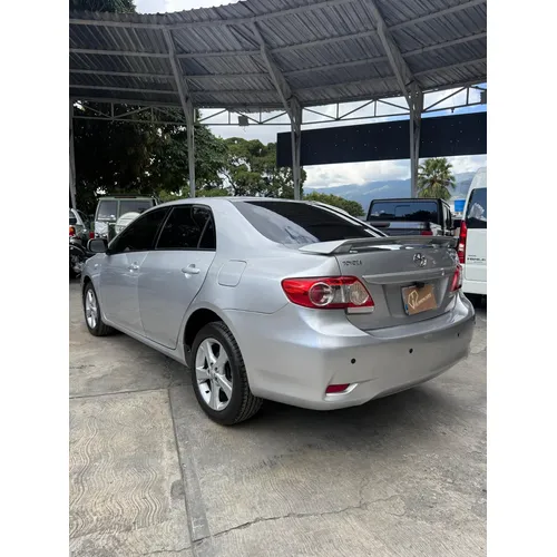 Toyota Corolla XEI 2013 Plateado Caracas