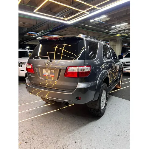 Toyota Fortuner 2010 Gris Caracas