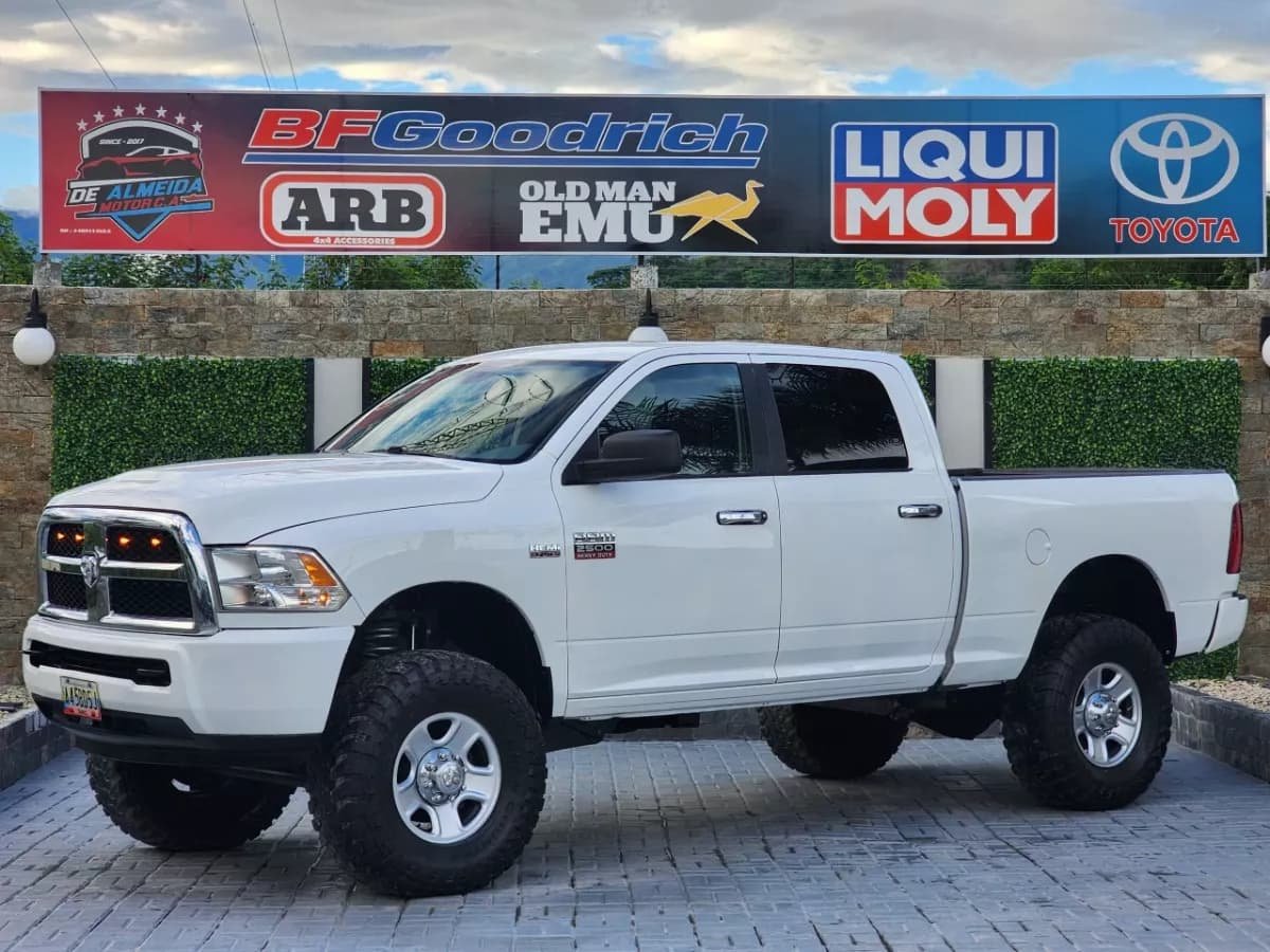 Dodge Ram blanca Modelo 2016