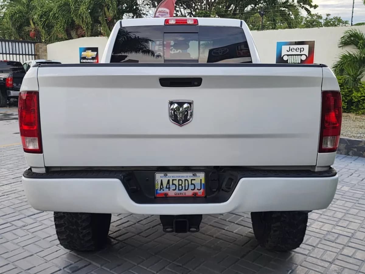 Dodge Ram blanca Modelo 2016
