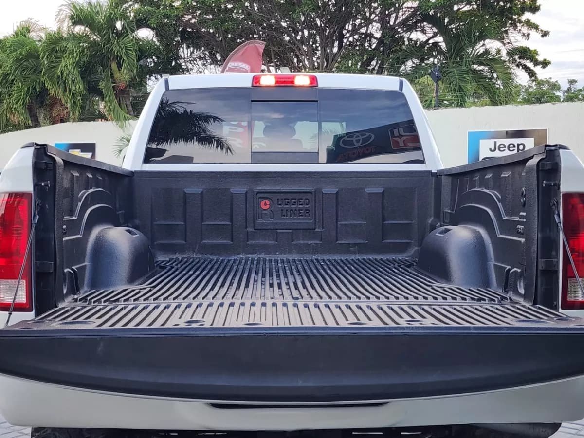 Dodge Ram blanca Modelo 2016