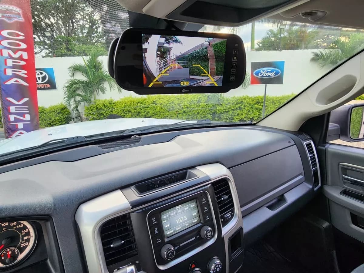 Dodge Ram blanca Modelo 2016