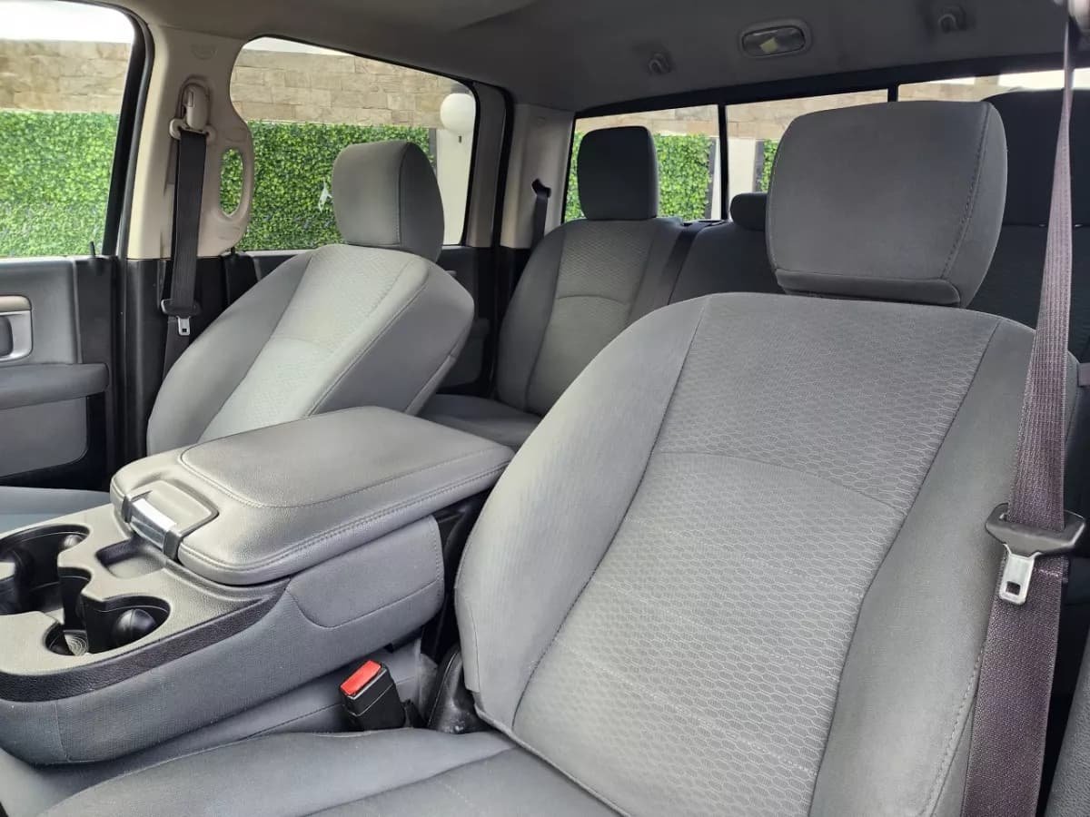 Dodge Ram blanca Modelo 2016