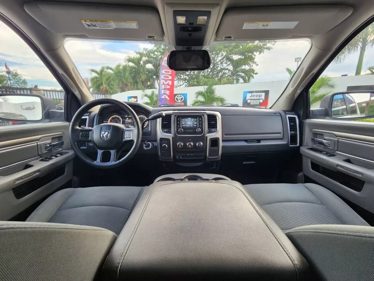 Dodge Ram blanca Modelo 2016