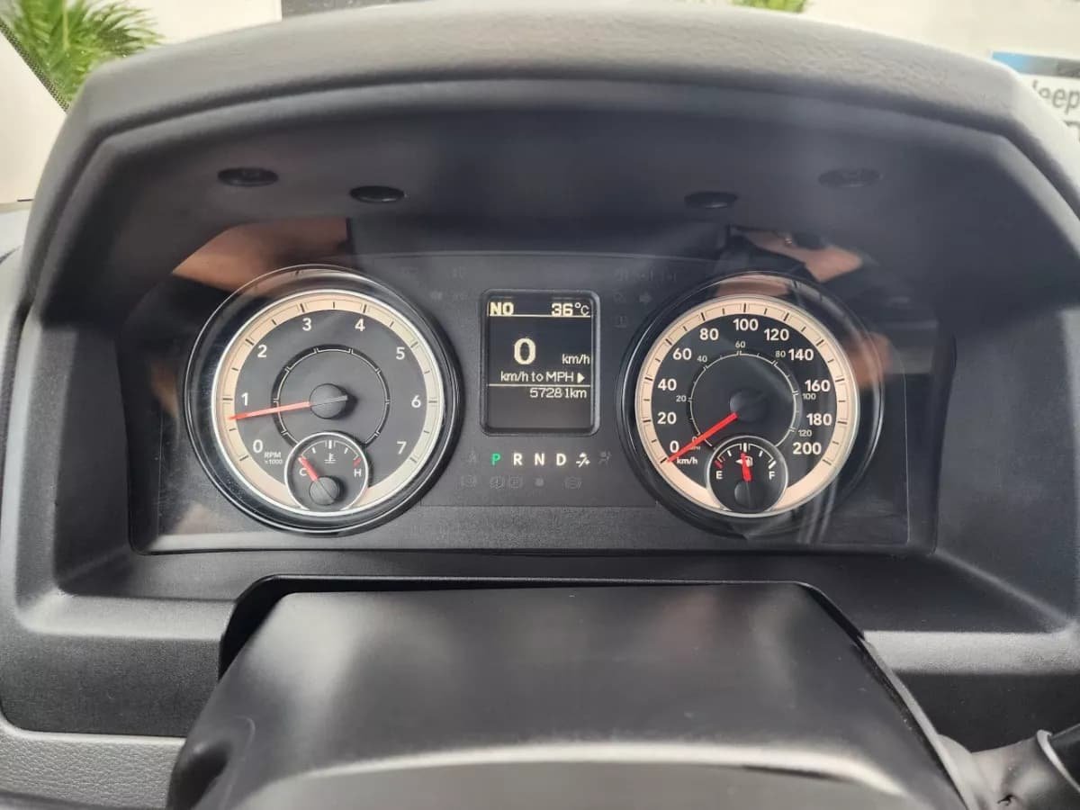 Dodge Ram blanca Modelo 2016