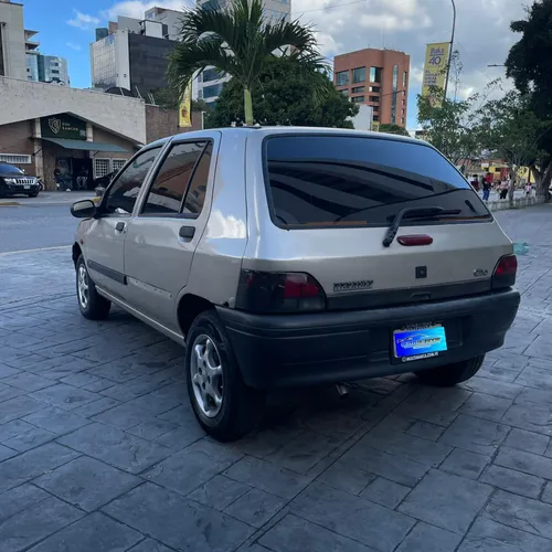 Renault Clio 2001 Dorado Caracas