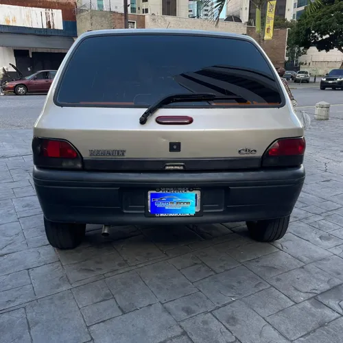 Renault Clio 2001 Dorado Caracas