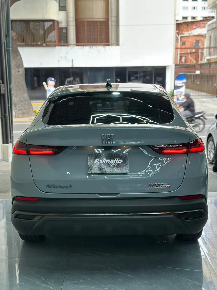 Fiat Fastback Impetus 2025 Gris Caracas