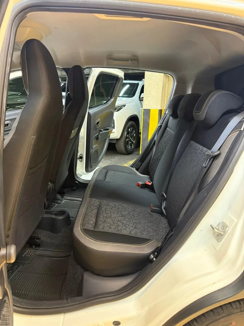 Fiat Mobi 2024 blanco6