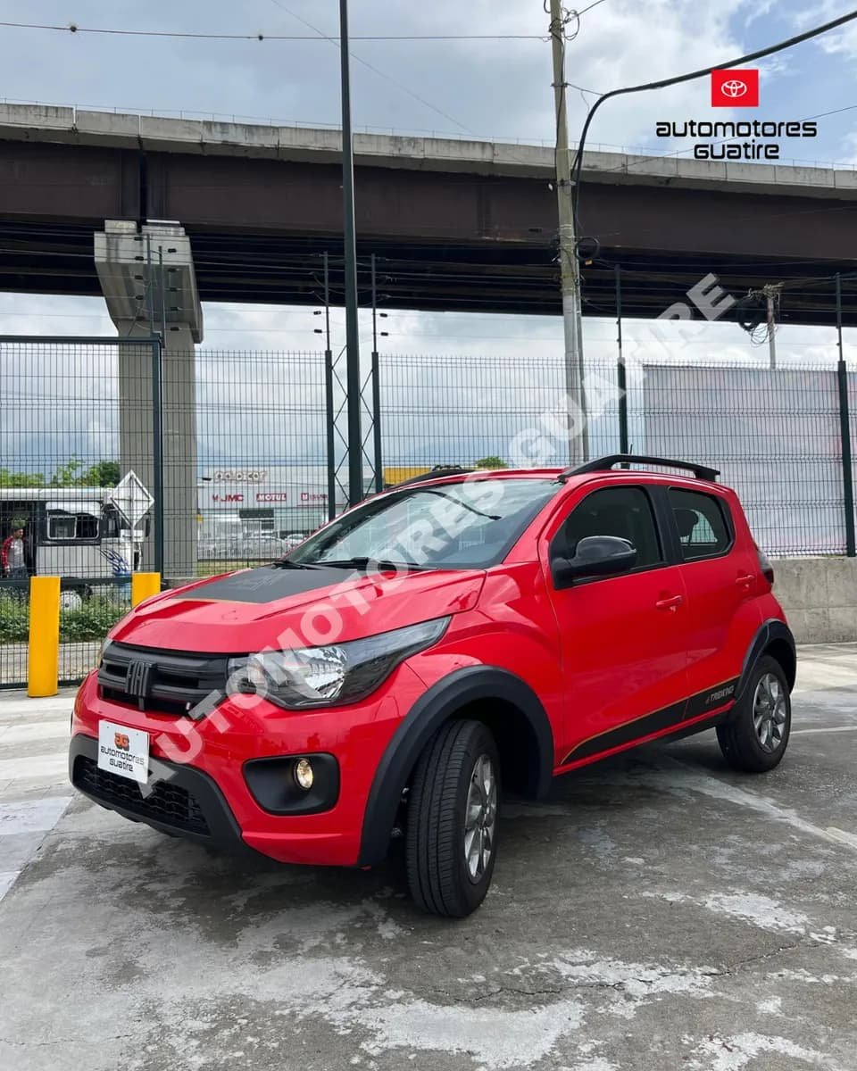 Fiat Mobi Trekking 2024 Rojo