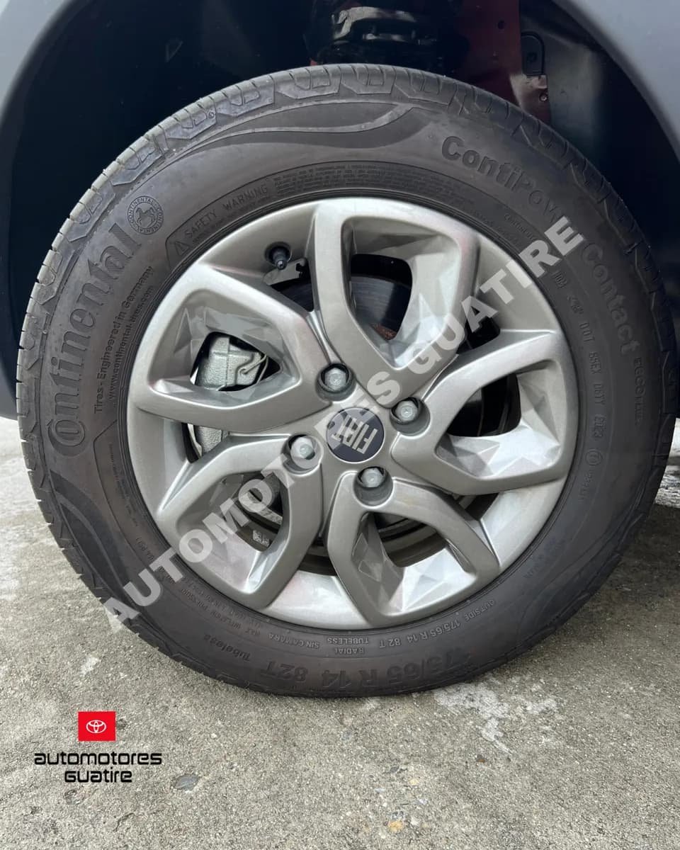 Fiat Mobi Trekking 2024 Rojo