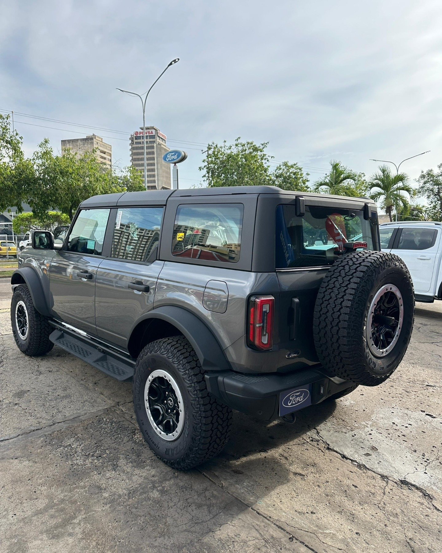 Ford Bronco Badlands 2025 0 km Gris