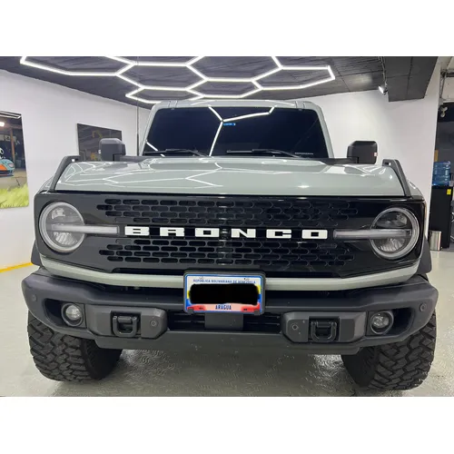 Ford Bronco Wildtrack 2024 Gris Caracas