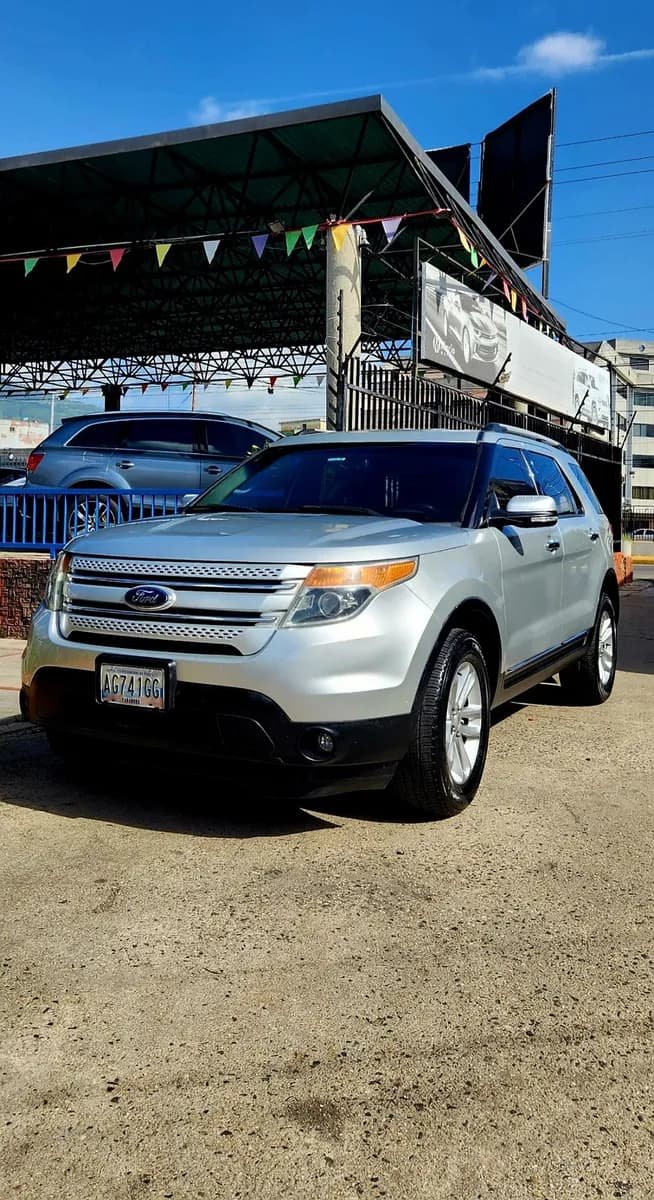 Ford Explorer Limited 2014 4x4 Plateado
