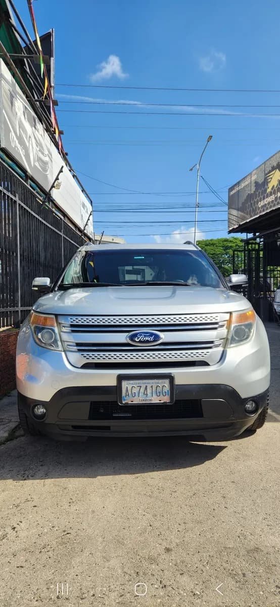 Ford Explorer Limited 2014 4x4 Plateado