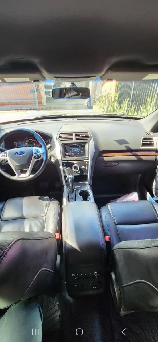 Ford Explorer Limited 2014 4x4 Plateado