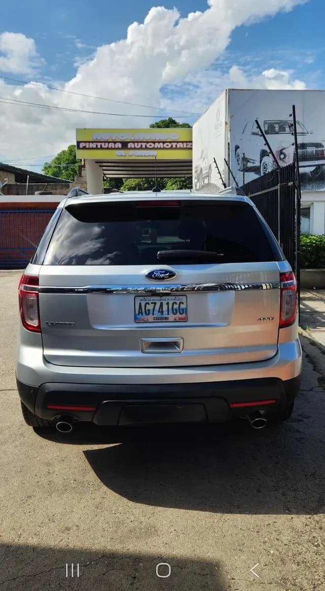 Ford Explorer Limited 2014 4x4 Plateado
