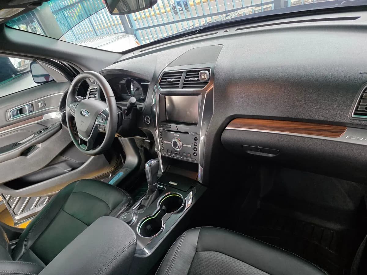 Ford Explorer Limited 2016 Negro