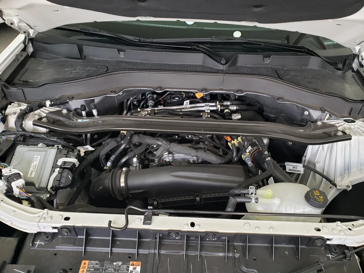Ford Explorer Platinum suv 2025 blanco10