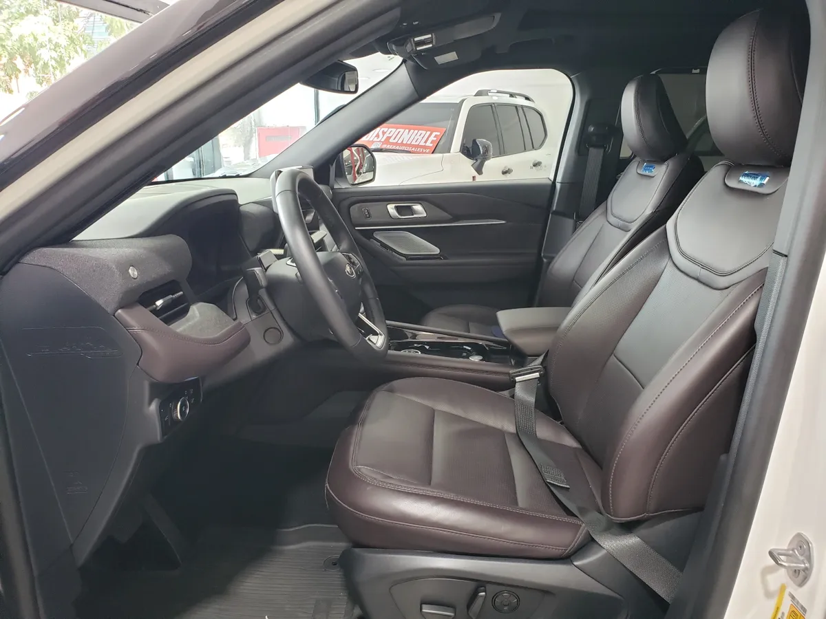Ford Explorer Platinum suv 2025 blanco4