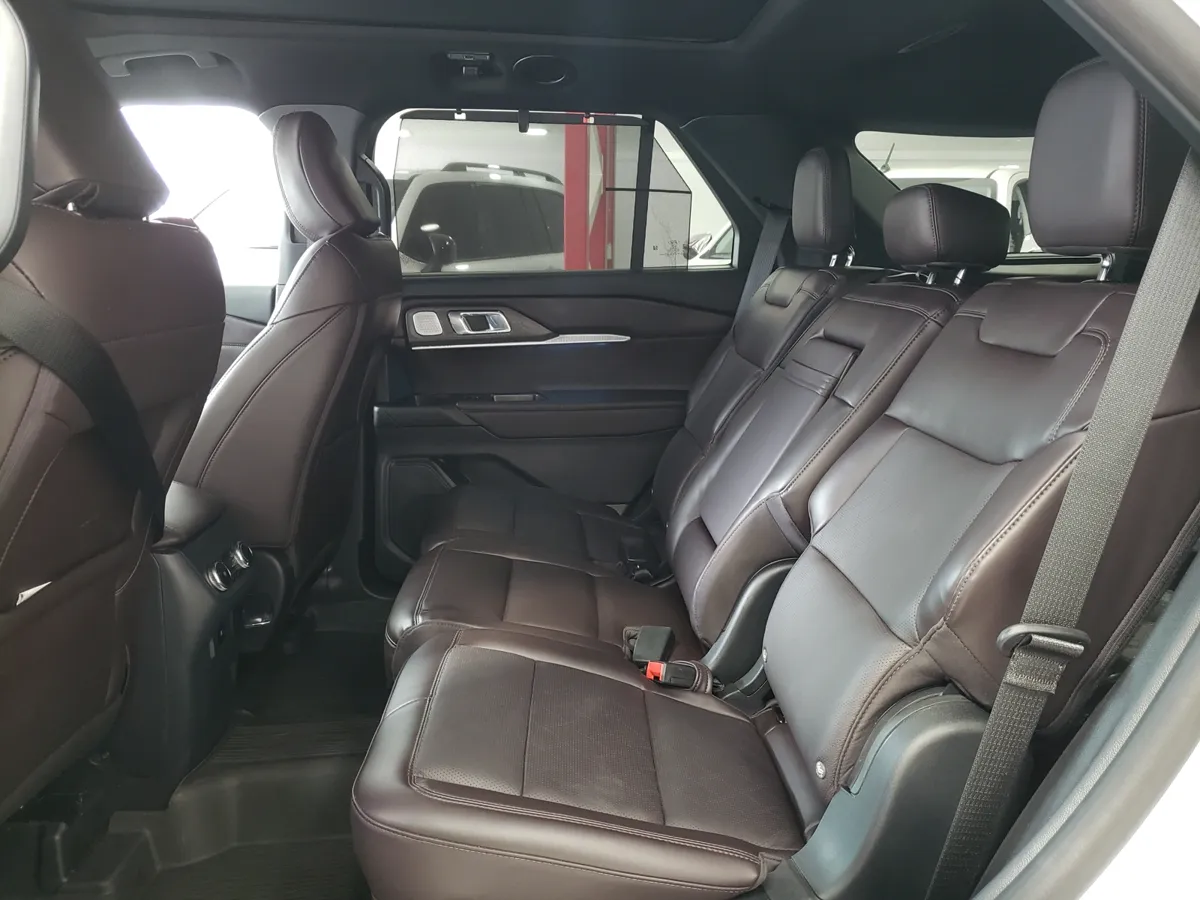 Ford Explorer Platinum suv 2025 blanco5