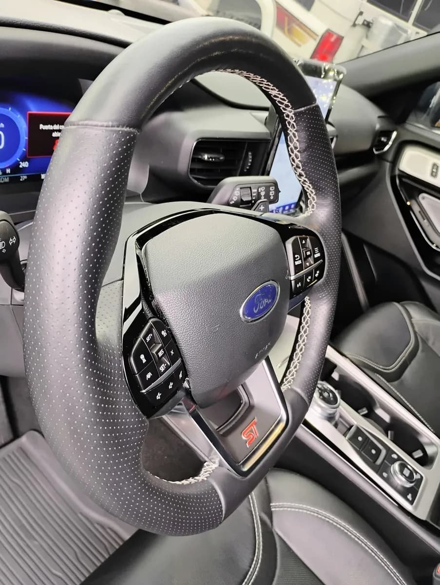 Ford Explorer ST 2023 Blanco