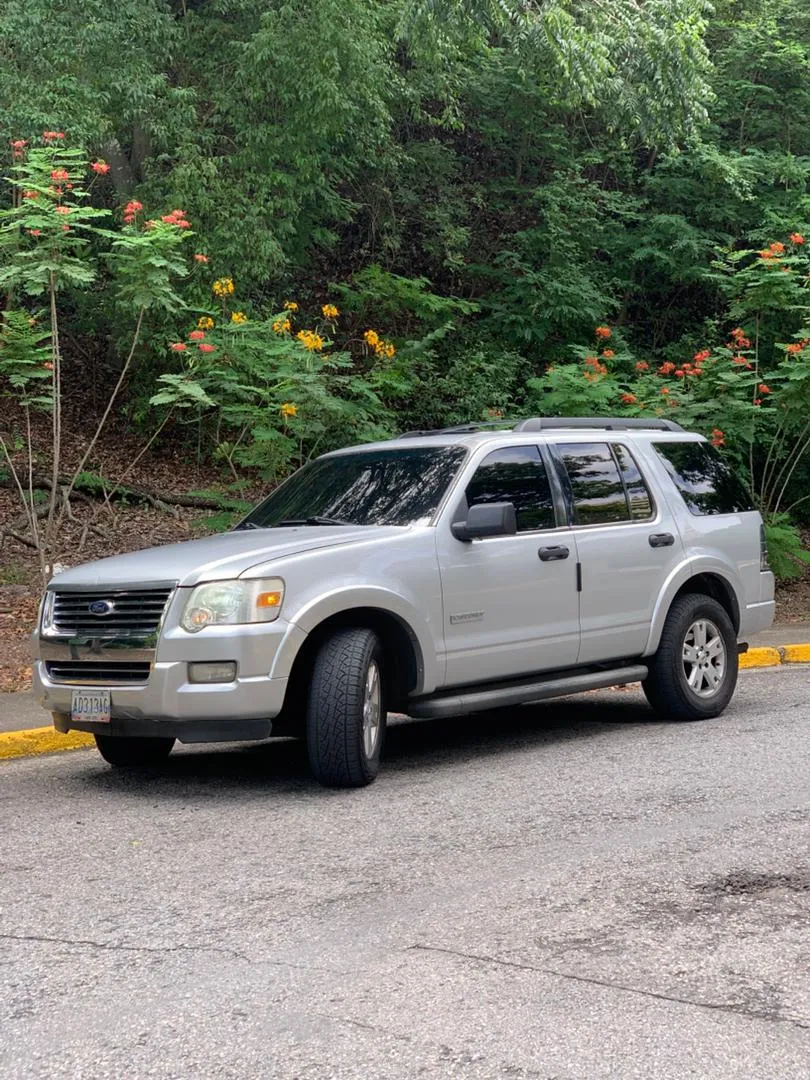 Ford Explorer XLT 2011 Plateado Caracas