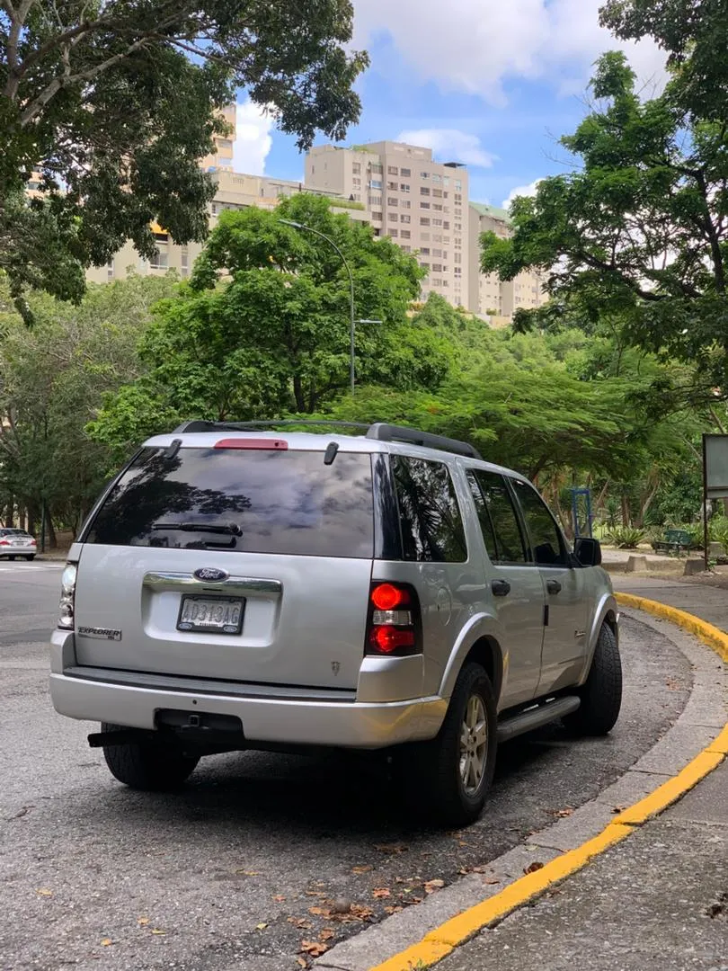 Ford Explorer XLT 2011 Plateado Caracas
