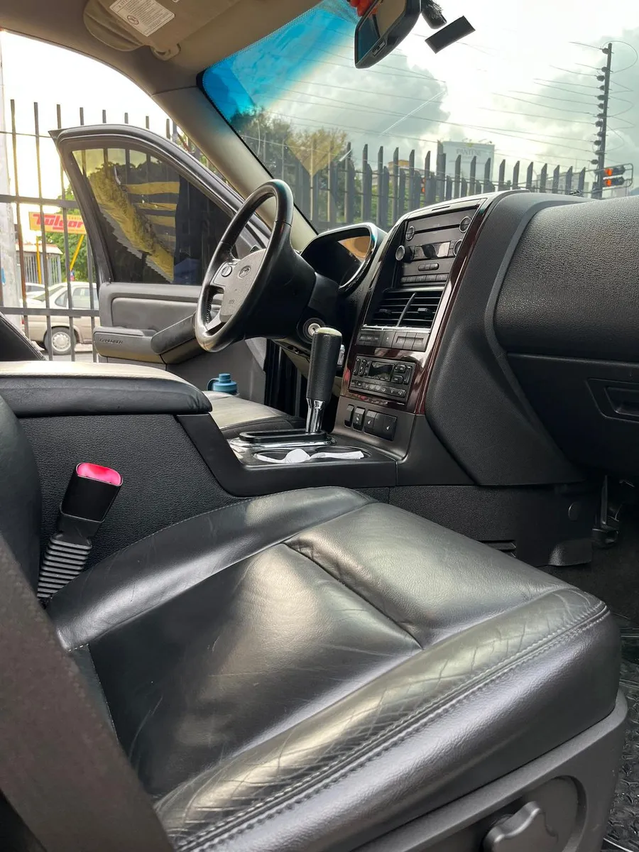 Ford Explorer limited 2011 suv negra7