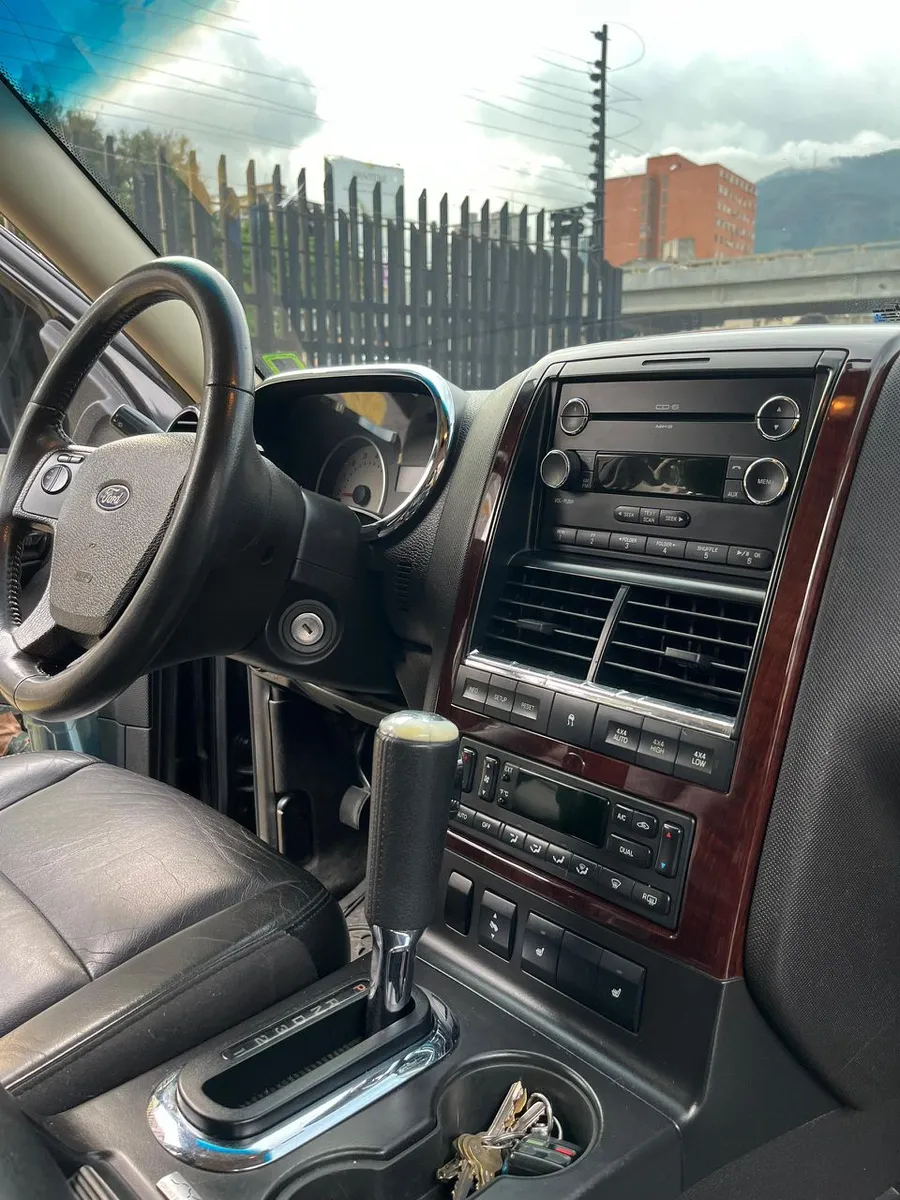 Ford Explorer limited 2011 suv negra8