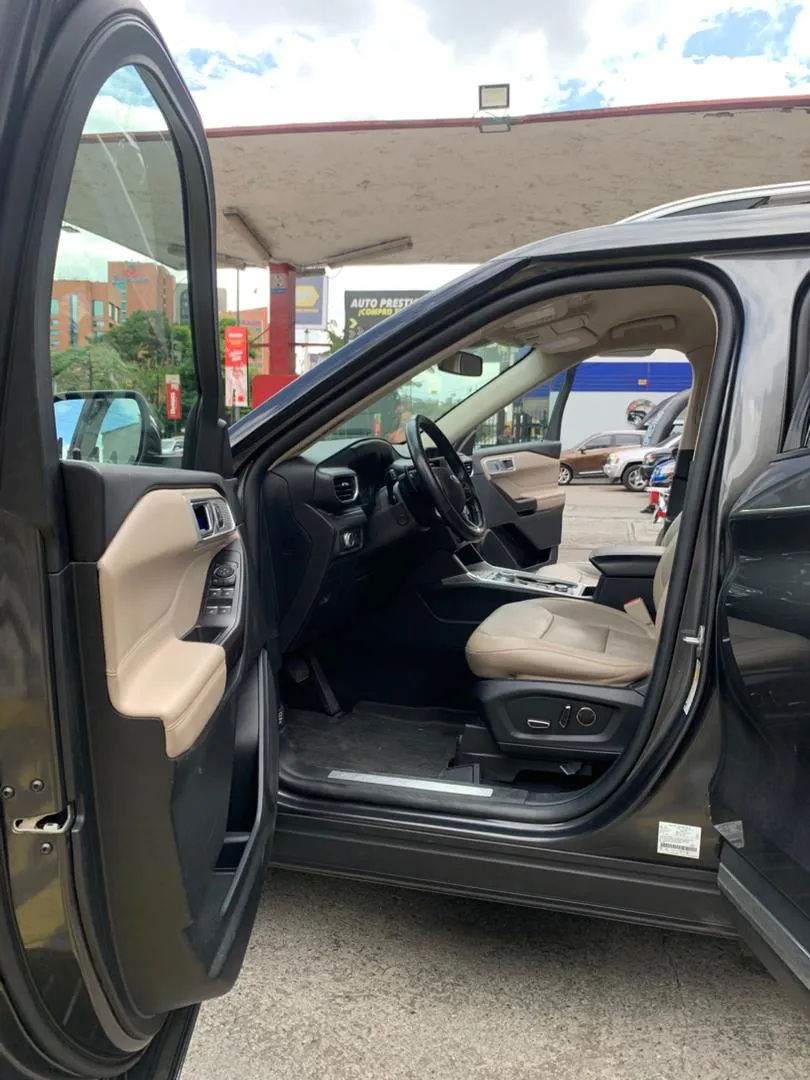 Ford Explorer Limited 2020 Gris Caracas