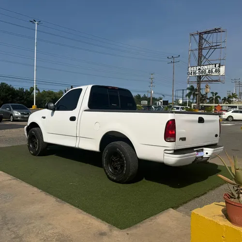 Ford F-150 2005 Blanco Lechería