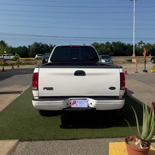 Ford F-150 2005 Blanco Lechería