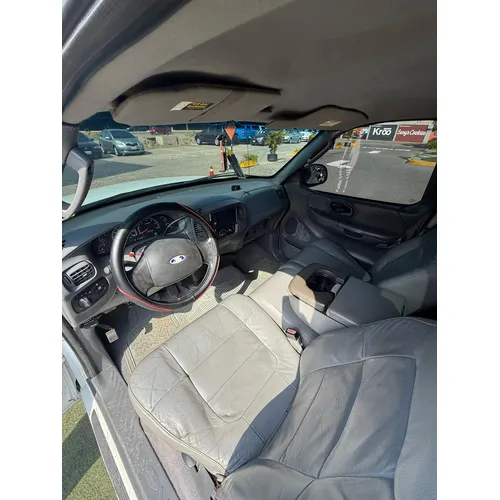 Ford F-150 2005 Blanco Lechería