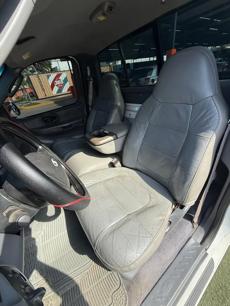 Ford F-150 2005 Blanco Lechería