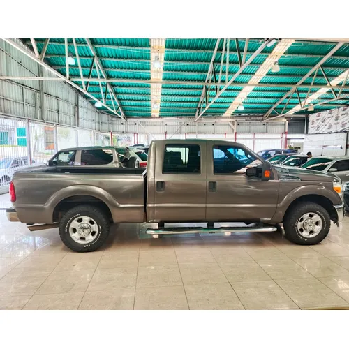 Ford F-250 2011 Gris Caracas