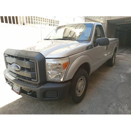 Ford F-250 XL 2013 Plateado Caracas