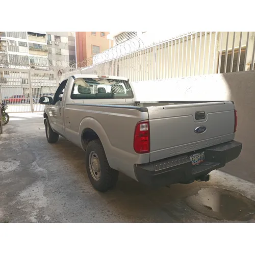 Ford F-250 XL 2013 Plateado Caracas