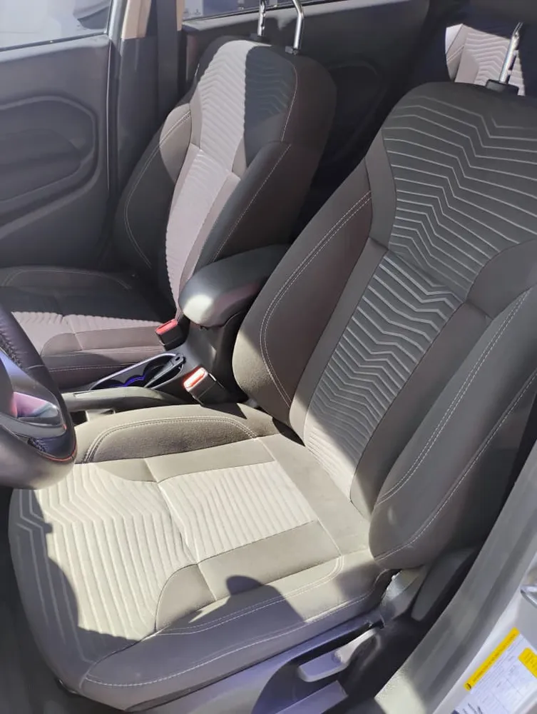 Ford Fiesta Titanium 2017 Plateado Maracay